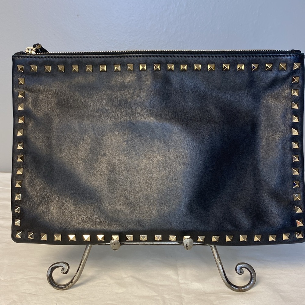 Valentino Garavani Rockstud Black Leather Pouch - Picture 5 of 11
